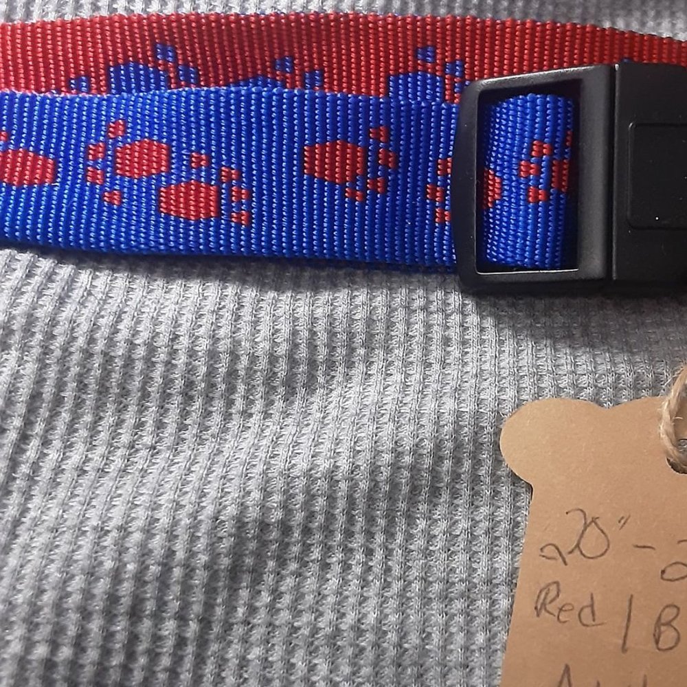 20" - 26" blue/red dog collar